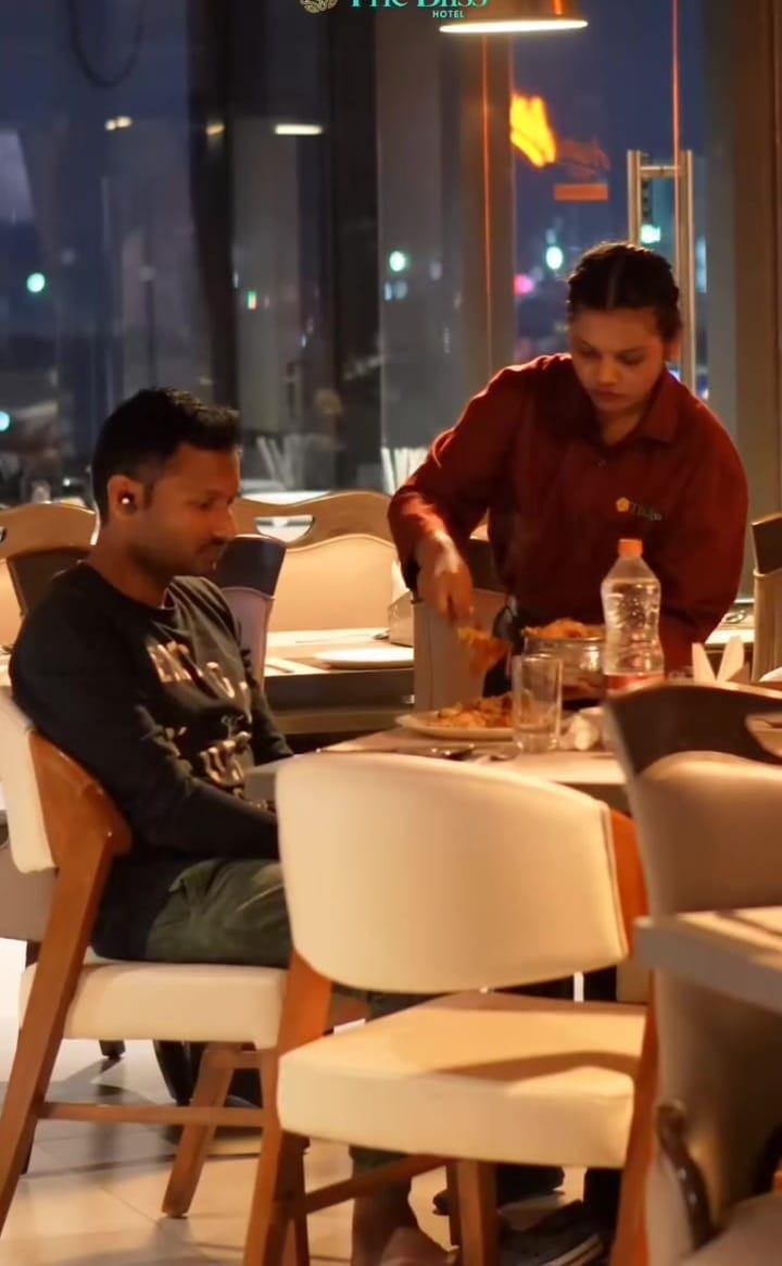 Guests at dinner in Aroma