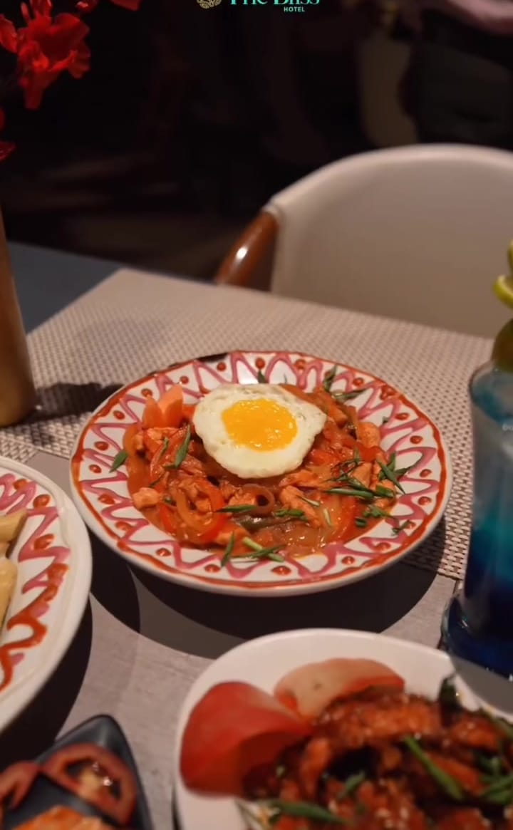 Multicuisine plates