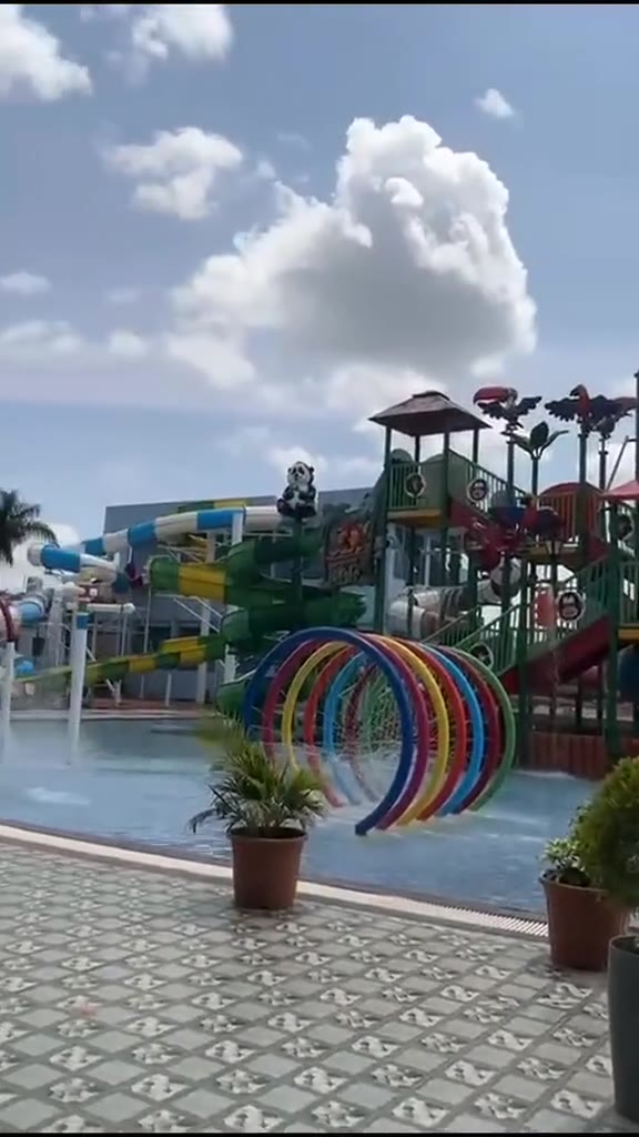 The splash zone with rainbow spray rings in front of the kids' tower